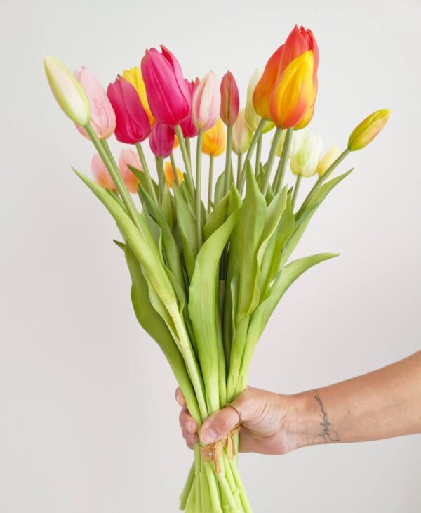 Ramo de tulipanes artificiales de tacto natural