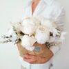 Peonias y amaranthus en color BLANCO