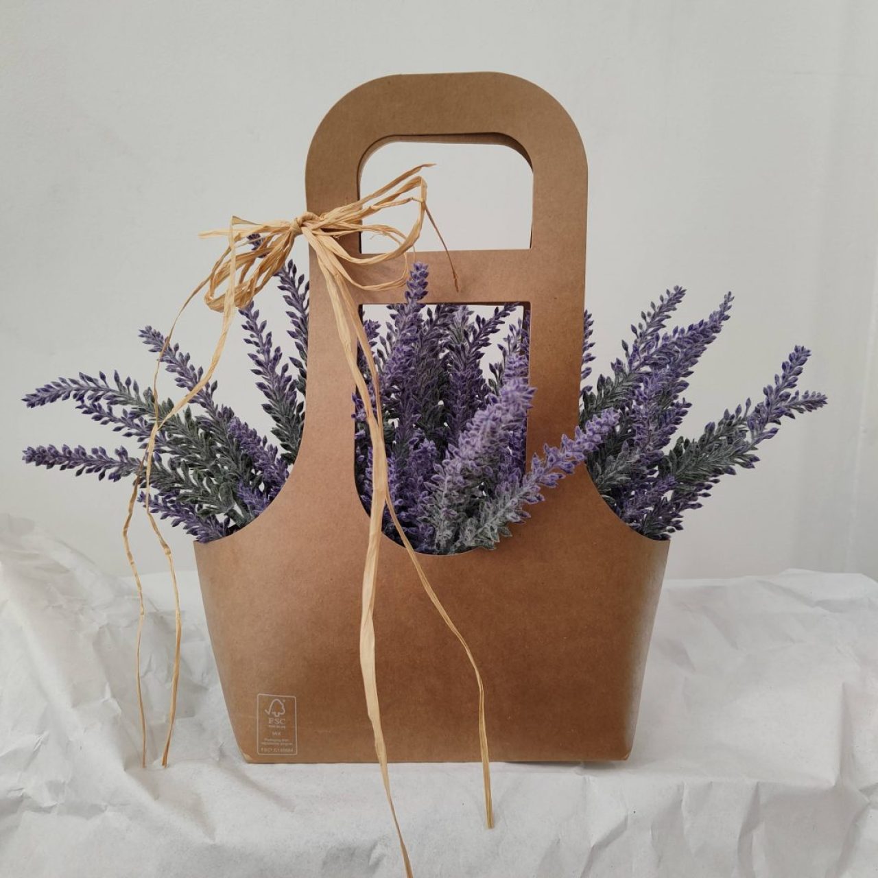 Artificial Flower bag Cesta de cartón reciclado decorada con lavandas artificiales que parecen naturales