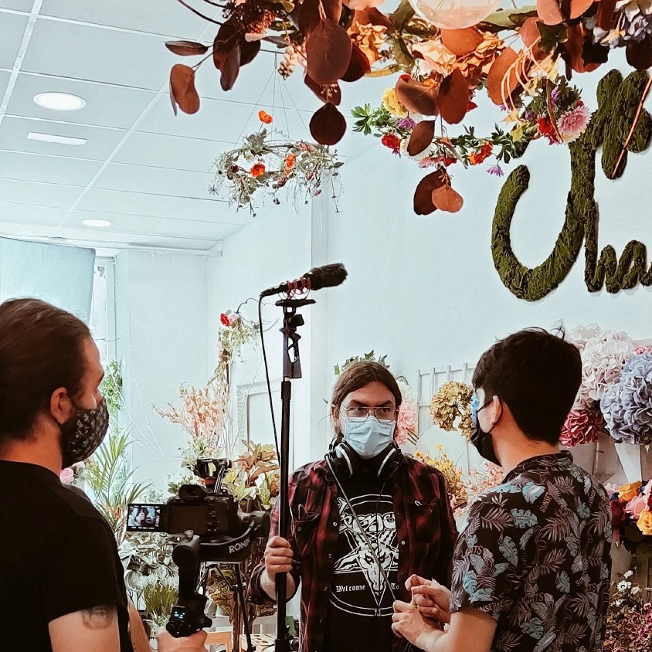 Famosos por un día Flores Ohana como set de rodaje para una serie de Youtube